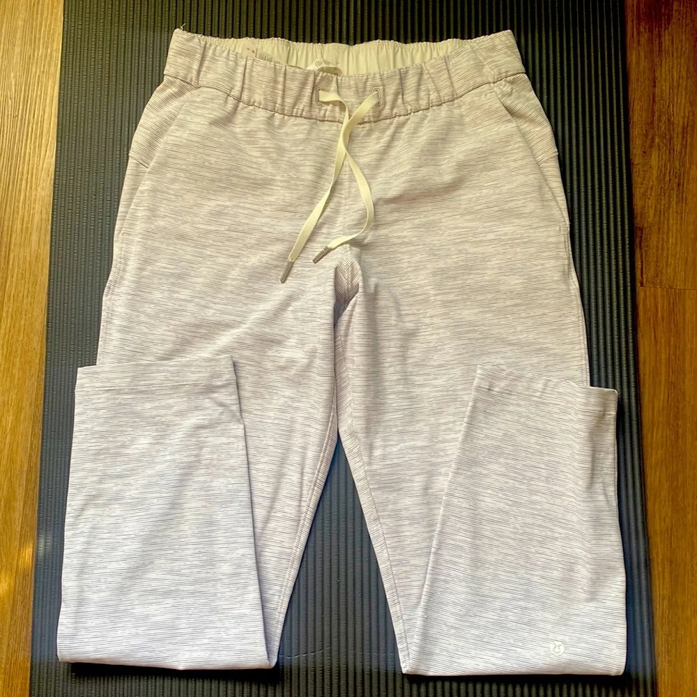 Lululemon On The Fly Pant size 6 - Picture 1 of 5